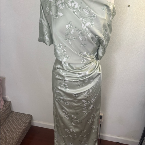 Dessy Nathalie 6901FP MSRP $310 - Picture 2 of 5